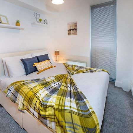 Modern & Spacious 2-Bed Flat With Secure Parking Reading Exteriör bild