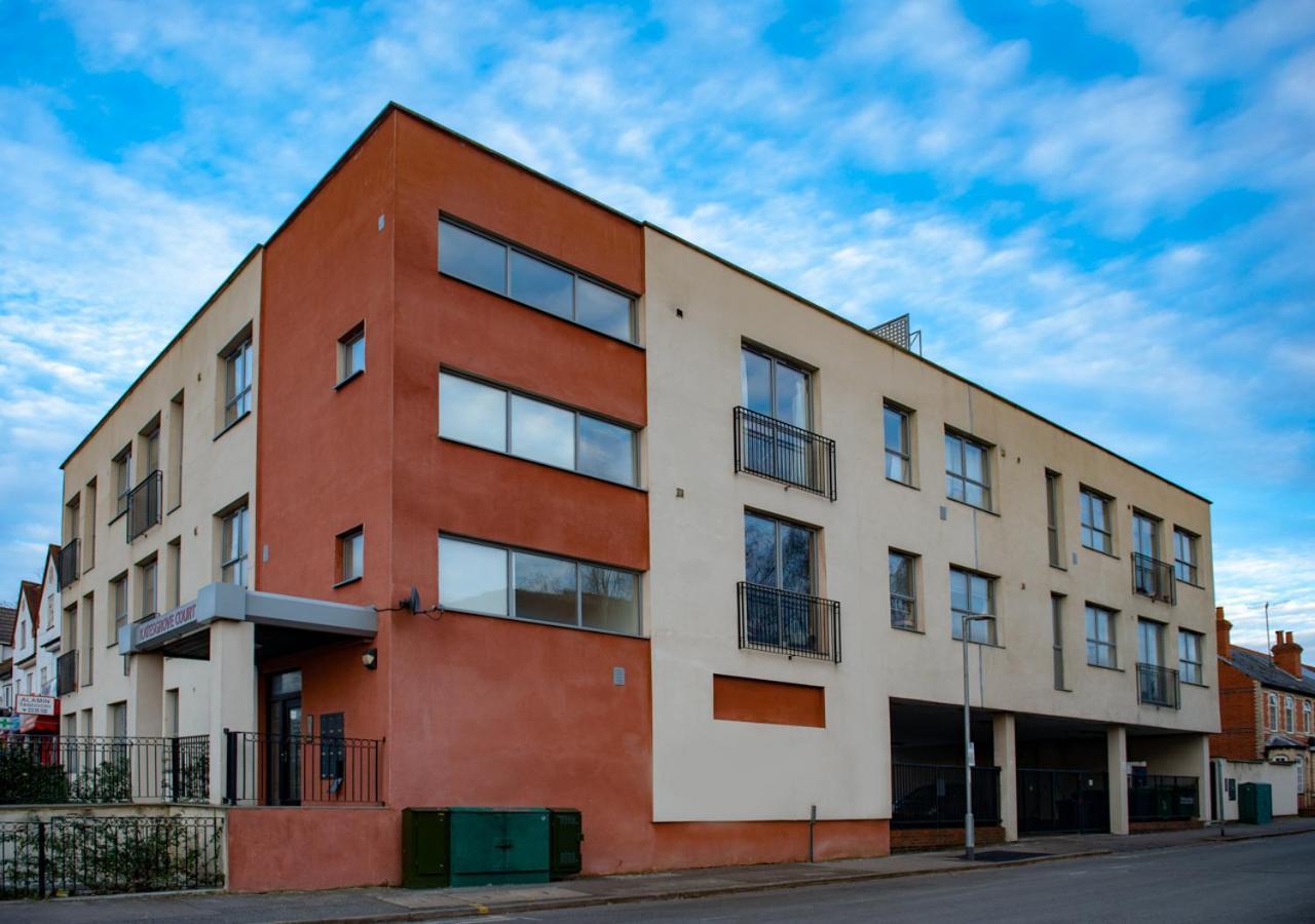 Modern & Spacious 2-Bed Flat With Secure Parking Reading Exteriör bild
