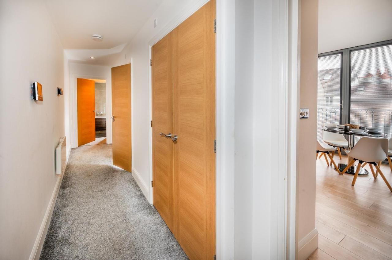 Modern & Spacious 2-Bed Flat With Secure Parking Reading Exteriör bild