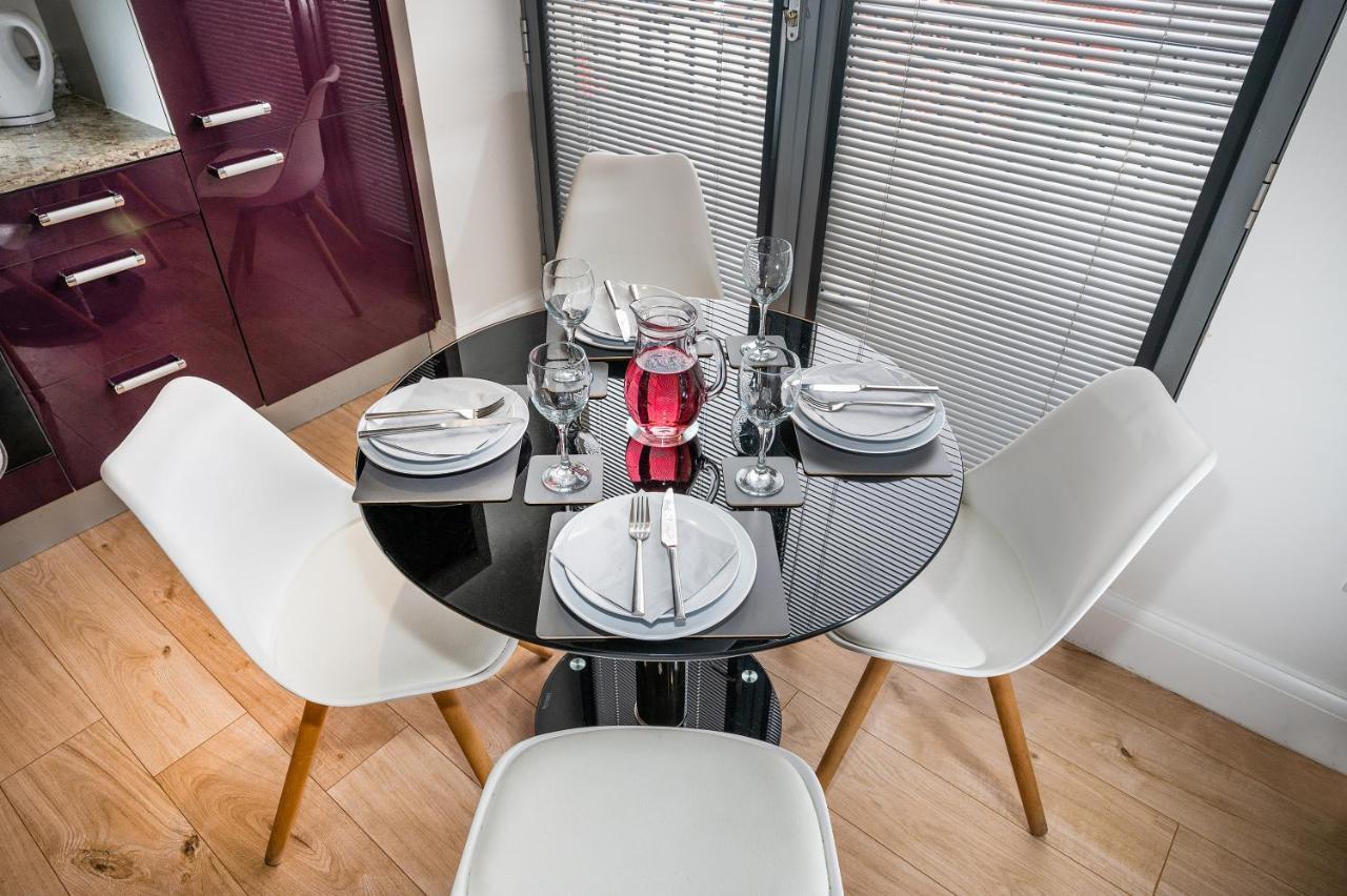 Modern & Spacious 2-Bed Flat With Secure Parking Reading Exteriör bild